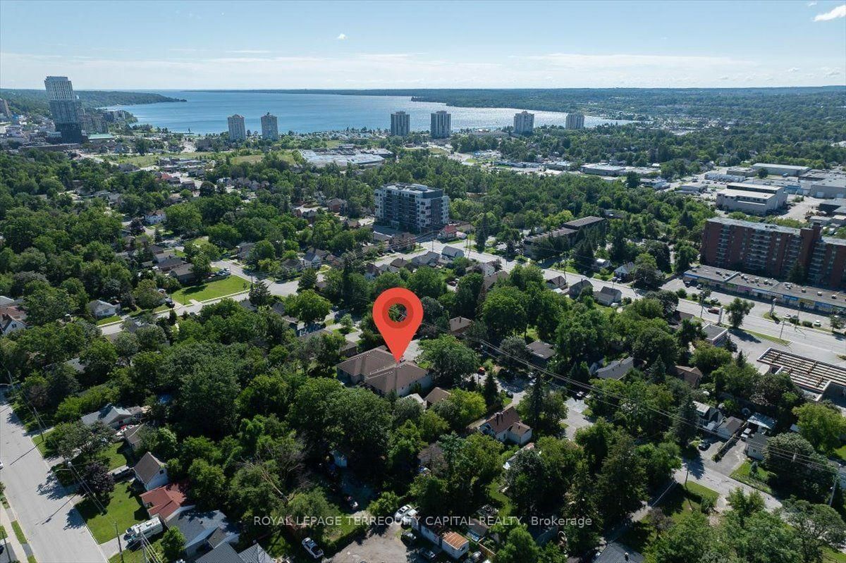 102 Henry Street • Barrie, ON photo 32