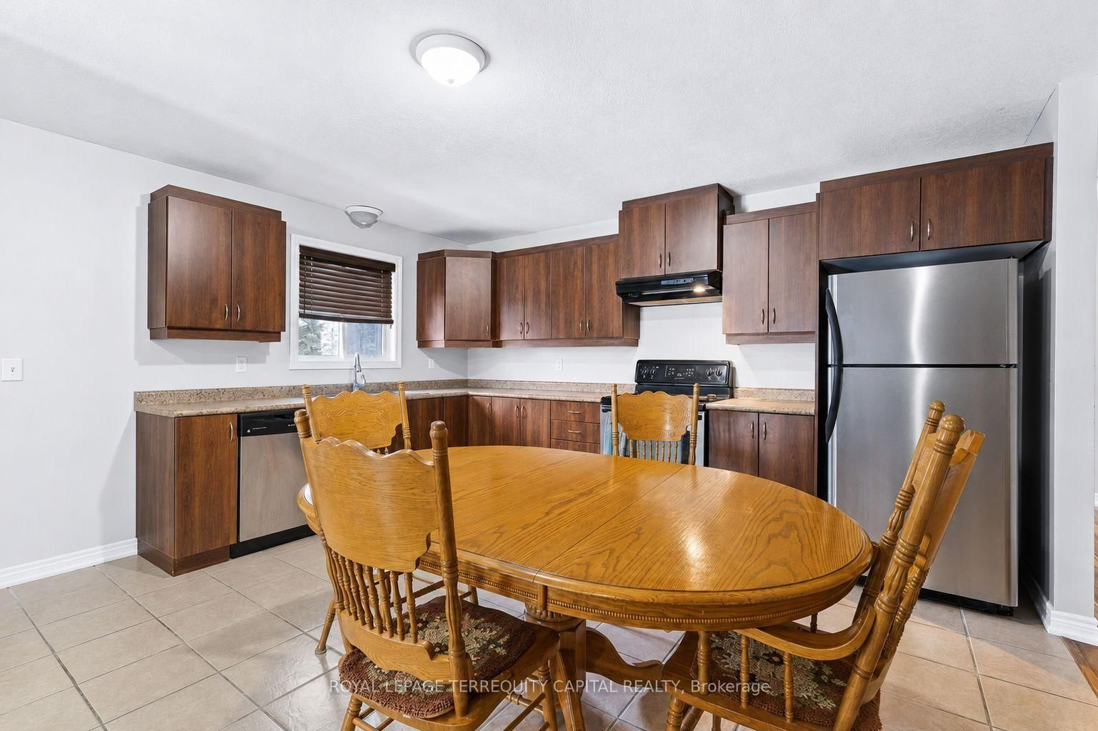 102 Henry Street • Barrie, ON photo 6