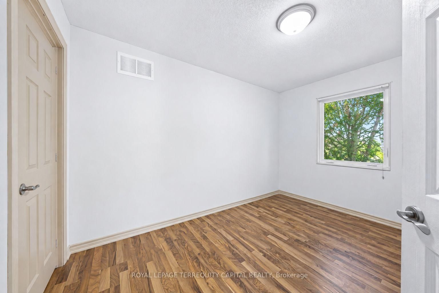 102 Henry Street • Barrie, ON photo 9