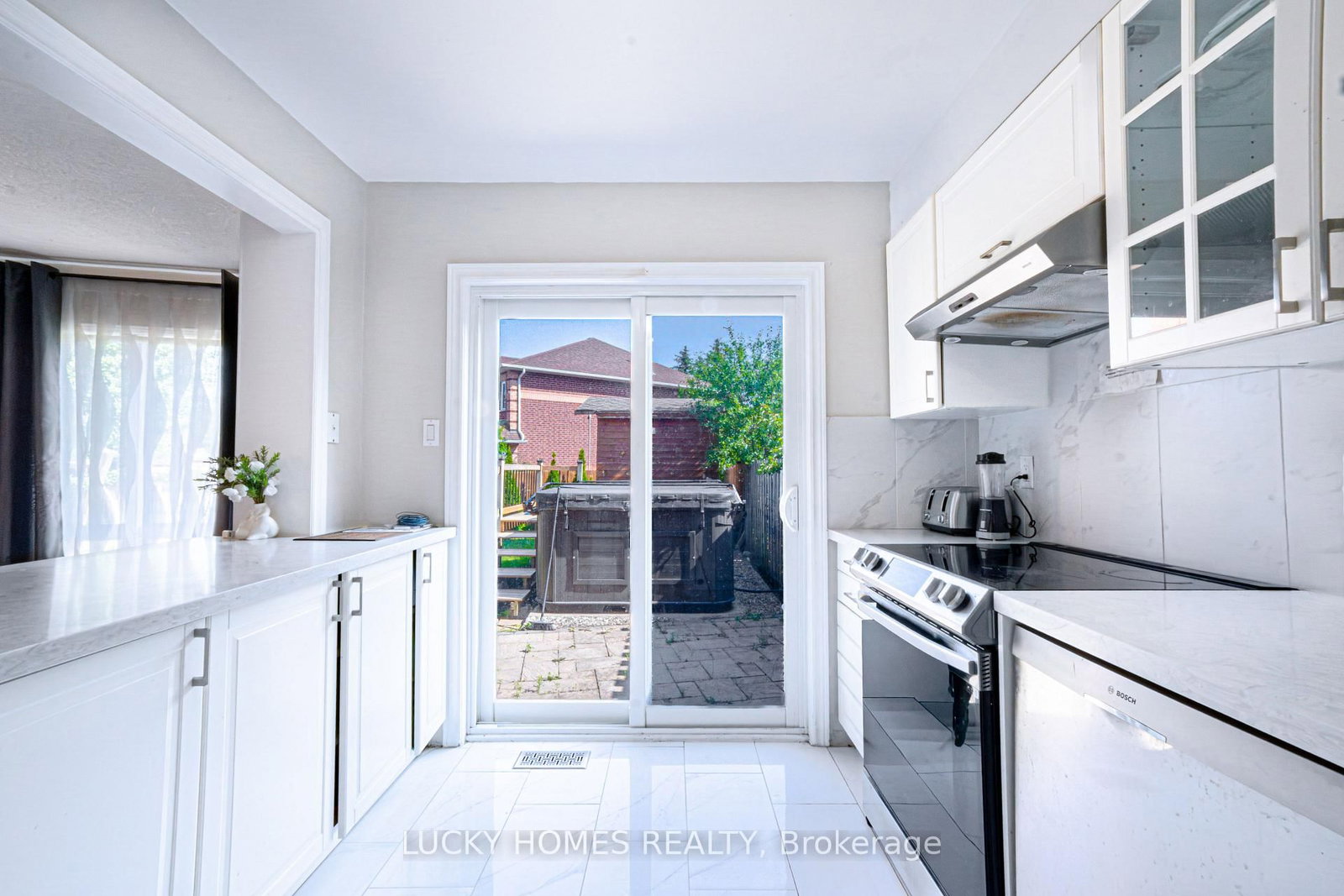 65 Lyfytt Crescent • Barrie, ON photo 10