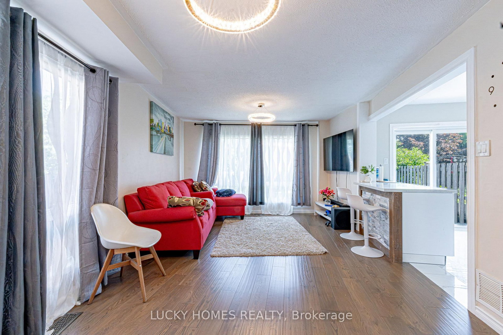 65 Lyfytt Crescent • Barrie, ON photo 5