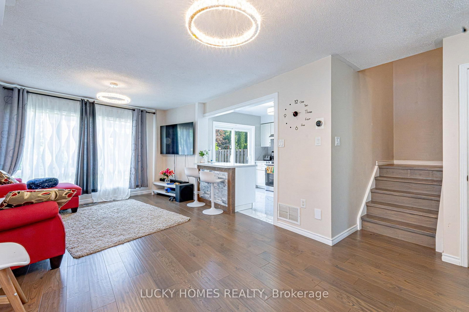 65 Lyfytt Crescent • Barrie, ON photo 6