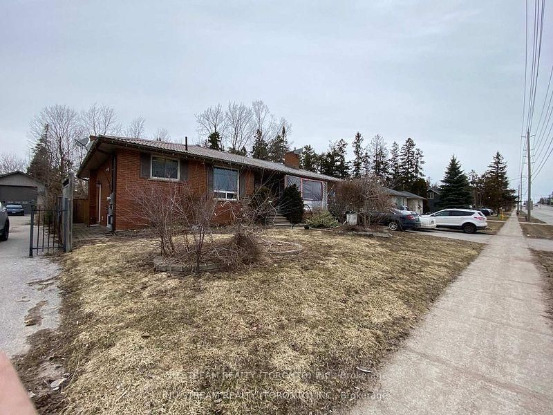 536 Big Bay Point Road • Barrie, ON photo 1