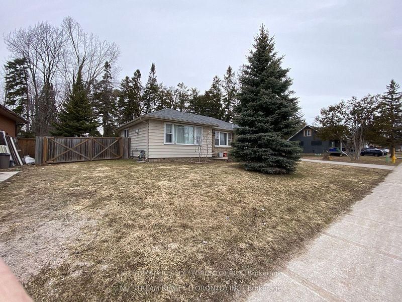 540 Big Bay Point Road • Barrie, ON photo 1