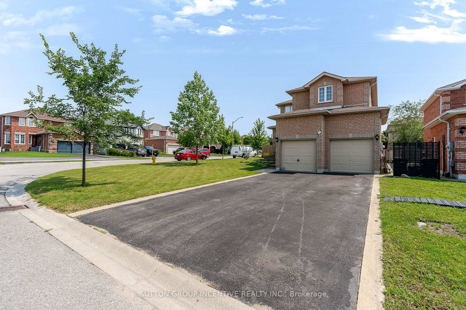 17 Shaina Court • Barrie, ON photo 3