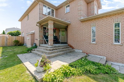 17 Shaina Court • Barrie, ON photo 4