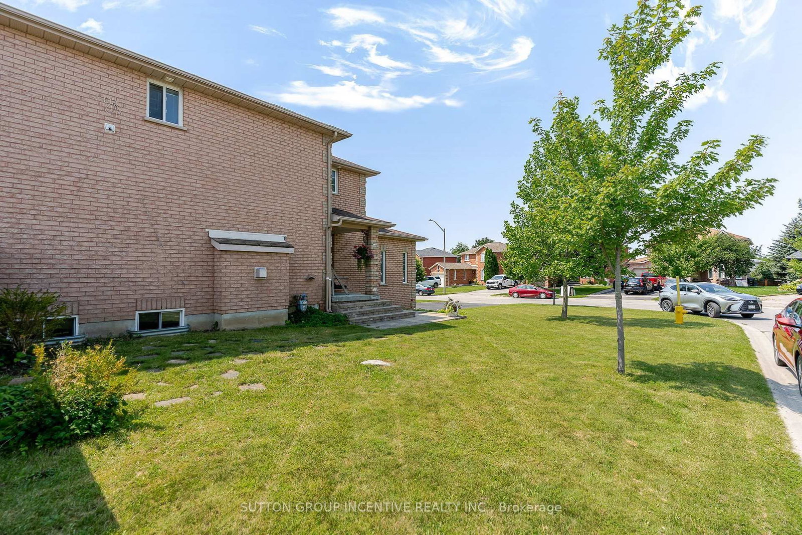 17 Shaina Court • Barrie, ON photo 5