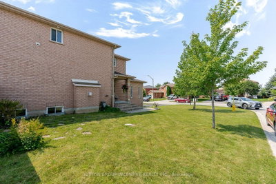 17 Shaina Court • Barrie, ON photo 5