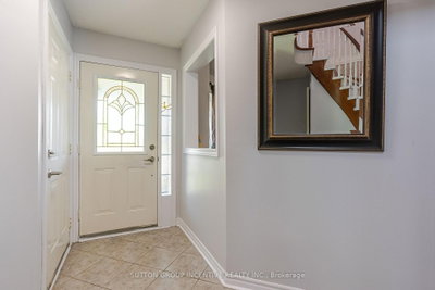 17 Shaina Court • Barrie, ON photo 6