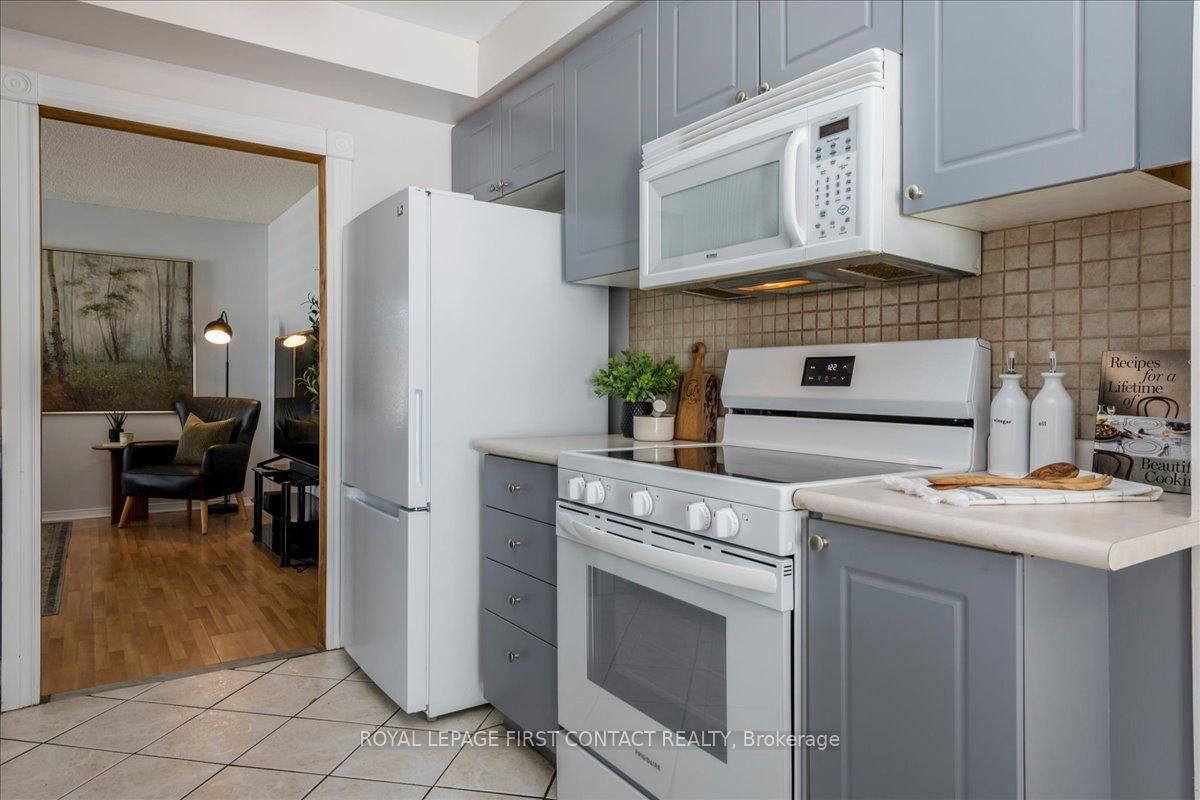 36 CHURCHLAND Drive • Barrie, ON photo 10