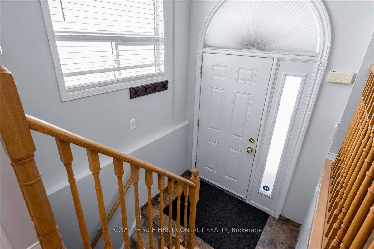 36 CHURCHLAND Drive • Barrie, ON photo 3