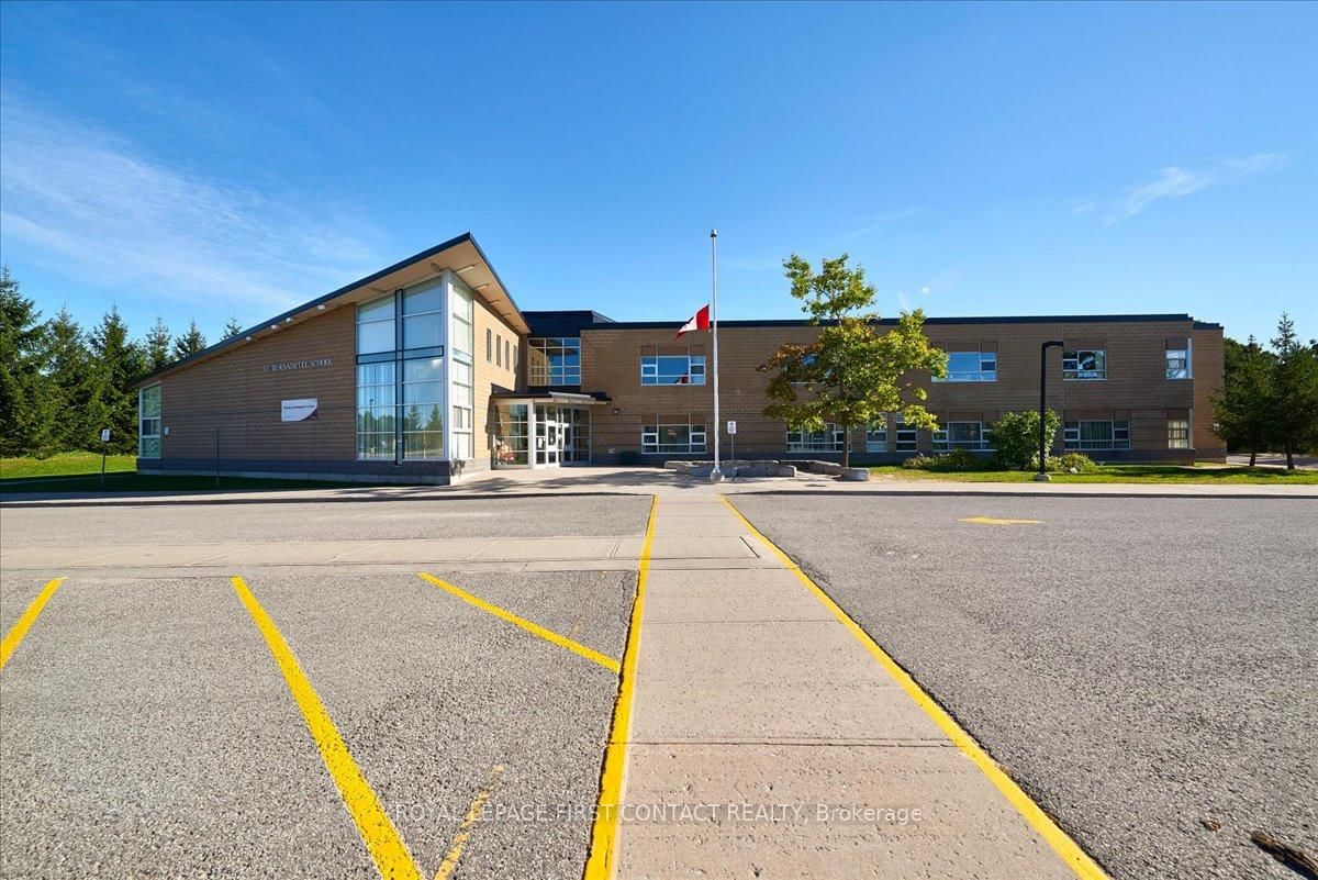 36 CHURCHLAND Drive • Barrie, ON photo 32