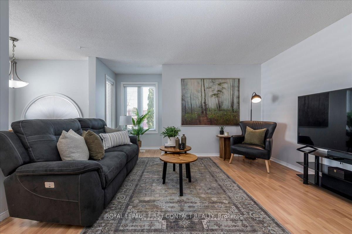 36 CHURCHLAND Drive • Barrie, ON photo 5