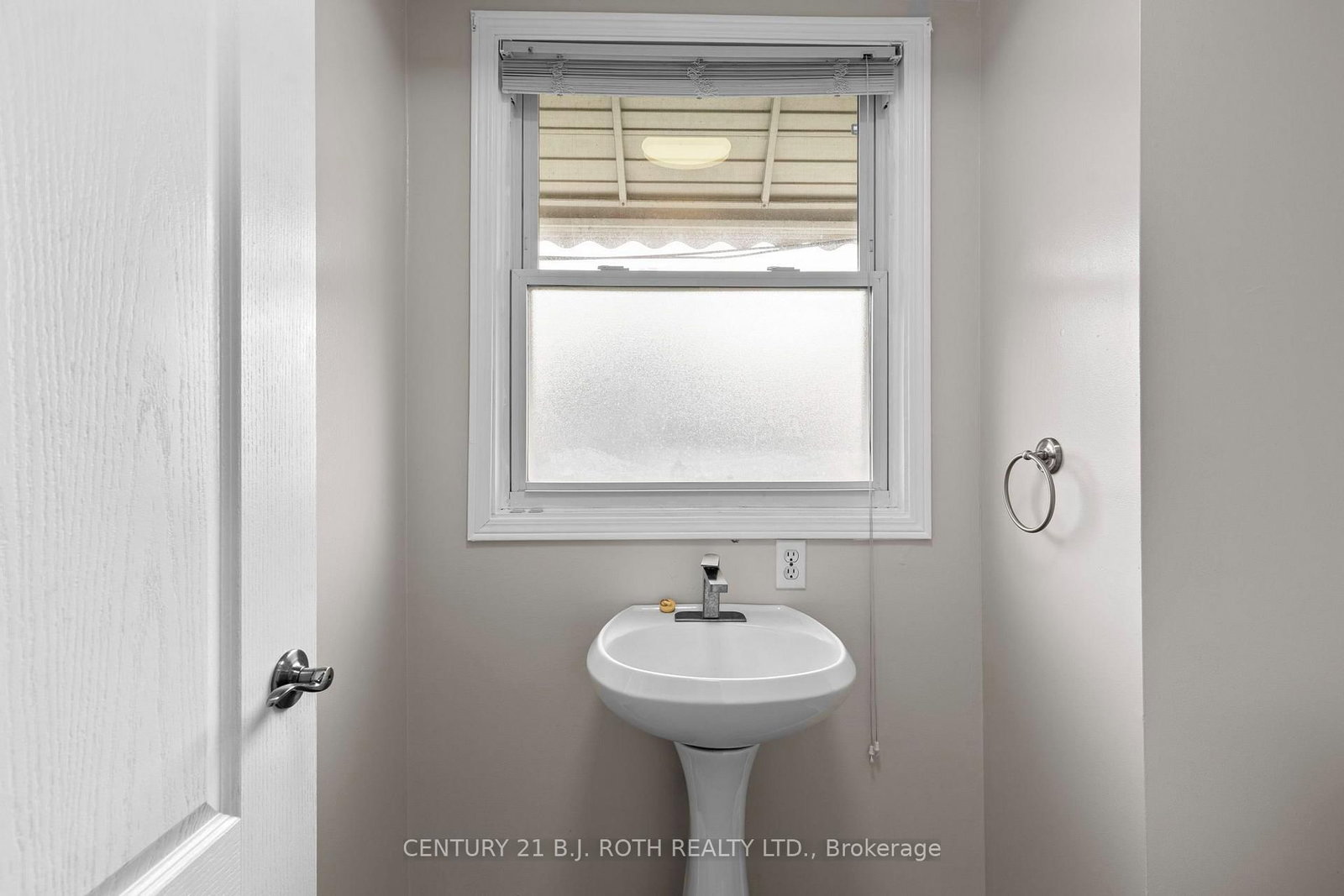 14 Innisfil Street • Barrie, ON photo 11
