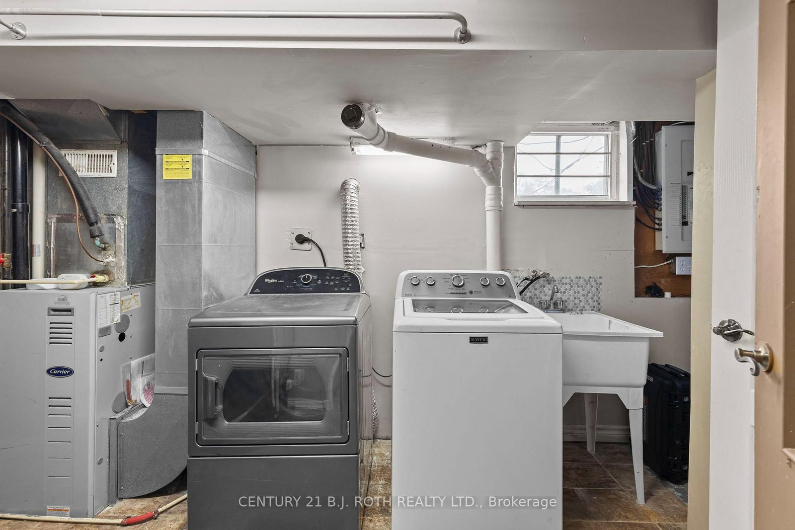 14 Innisfil Street • Barrie, ON photo 21