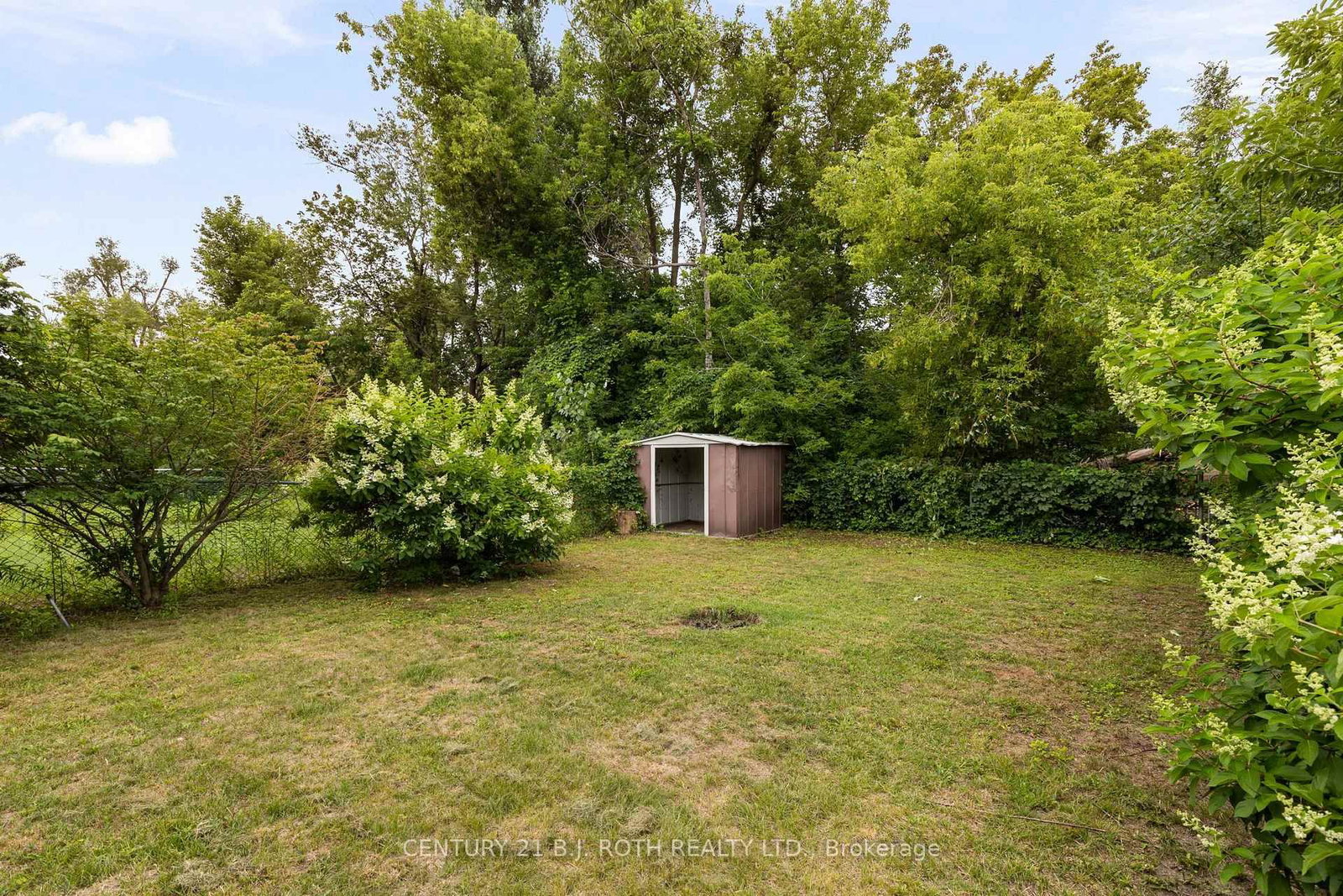 14 Innisfil Street • Barrie, ON photo 27