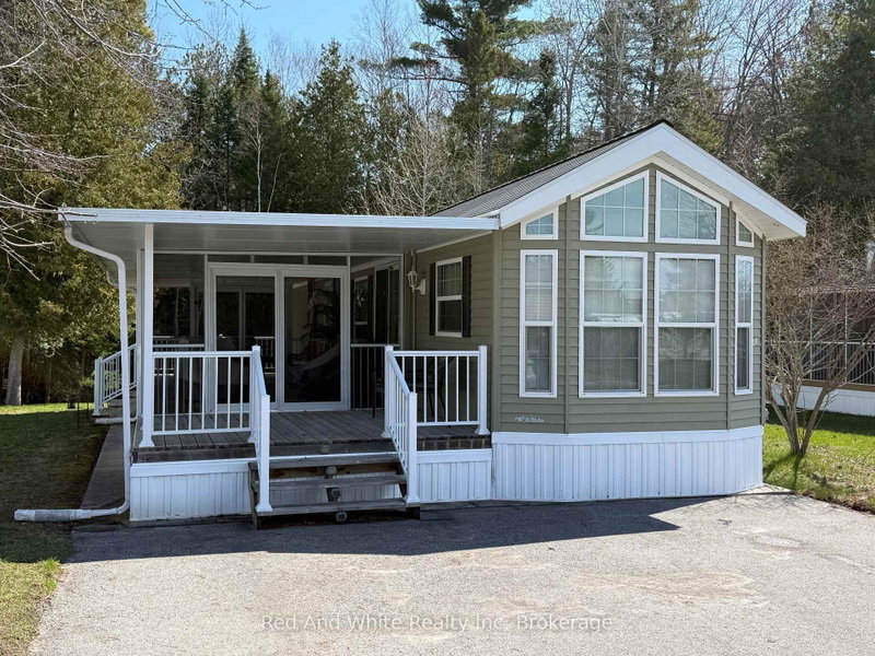 103 Madawaska Trail