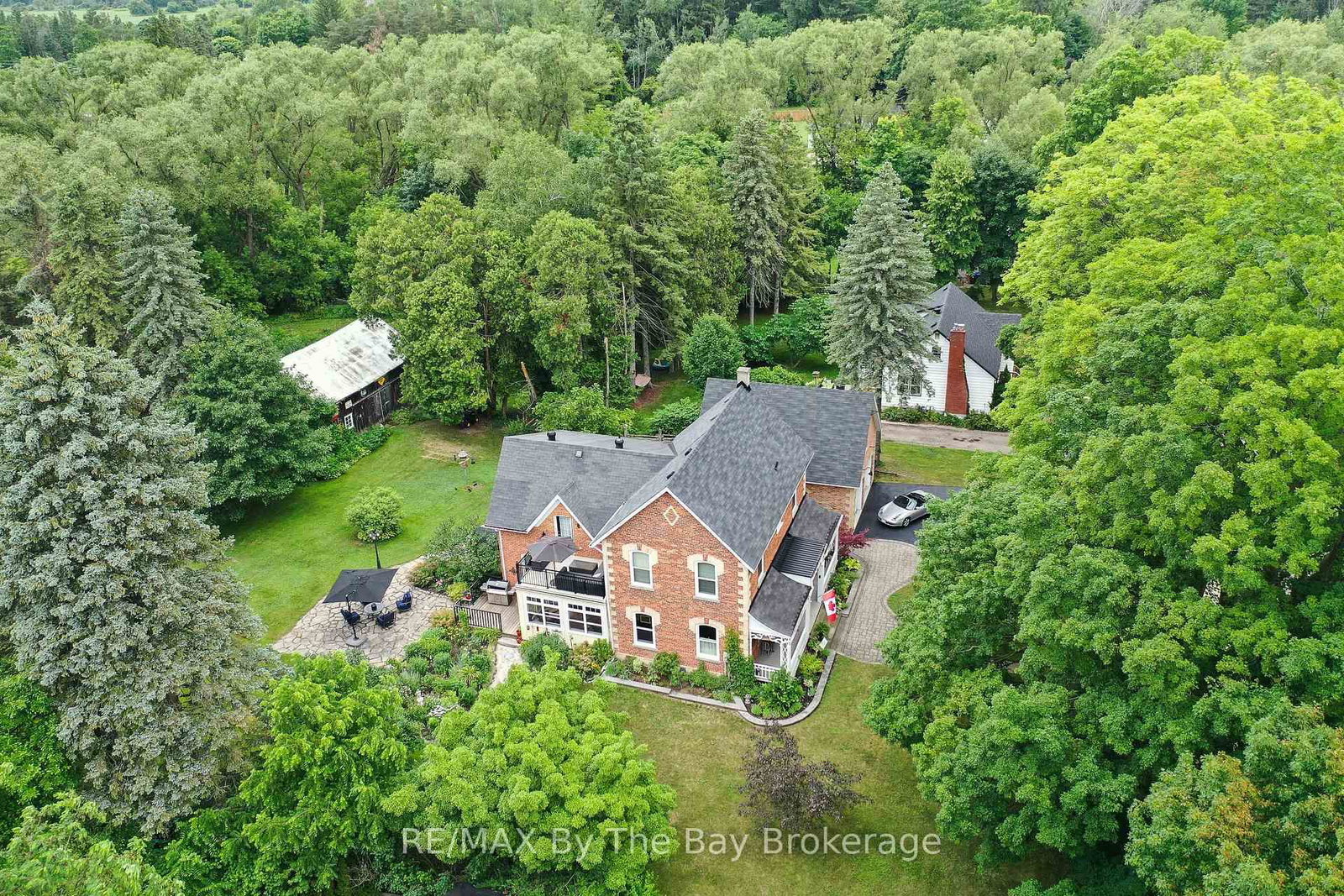 214 Elm Street • Clearview, ON photo 2