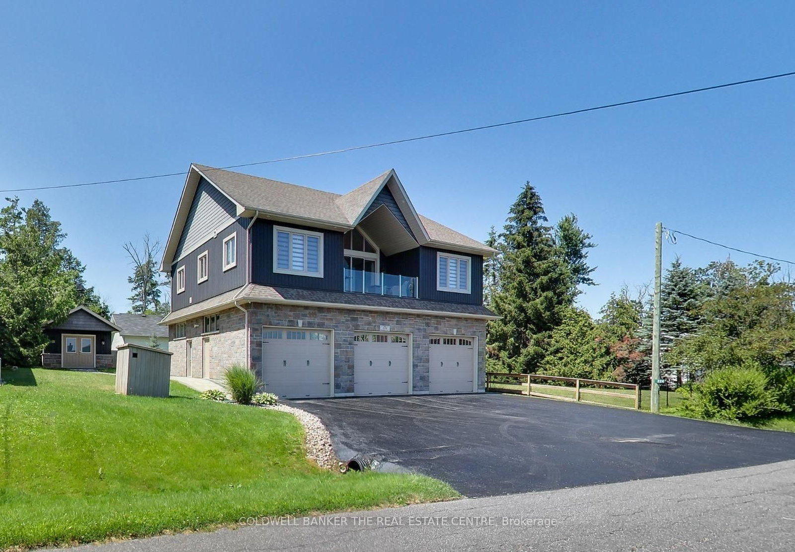 224 Lakeshore Road E • Oro-Medonte, ON photo 1