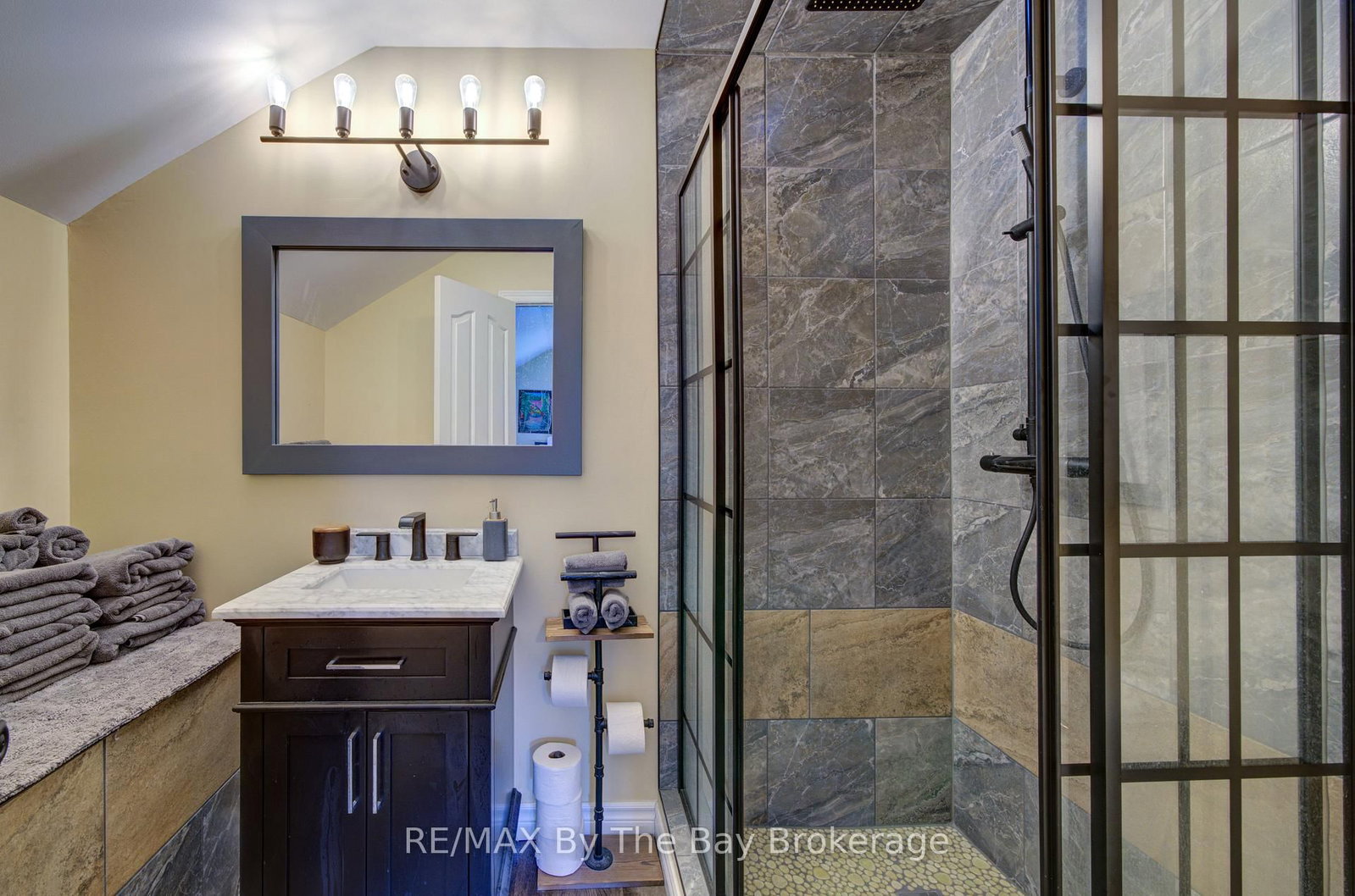 32 1st Lane • Wasaga Beach, ON photo 17