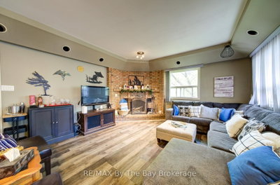 32 1st Lane • Wasaga Beach, ON photo 4