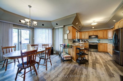 32 1st Lane • Wasaga Beach, ON photo 6