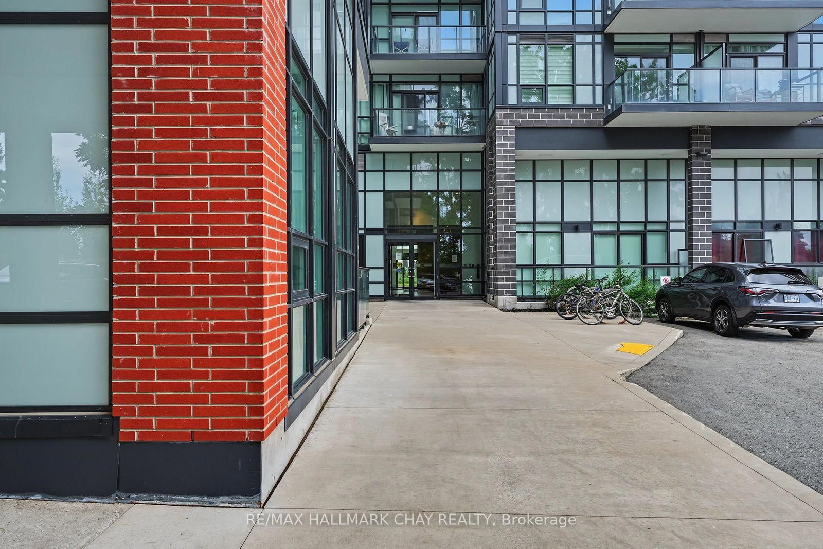 681 Yonge Street • #418 • Barrie, ON photo 3