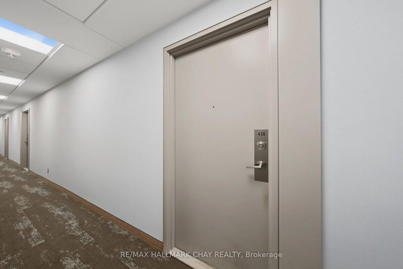 681 Yonge St photo 5