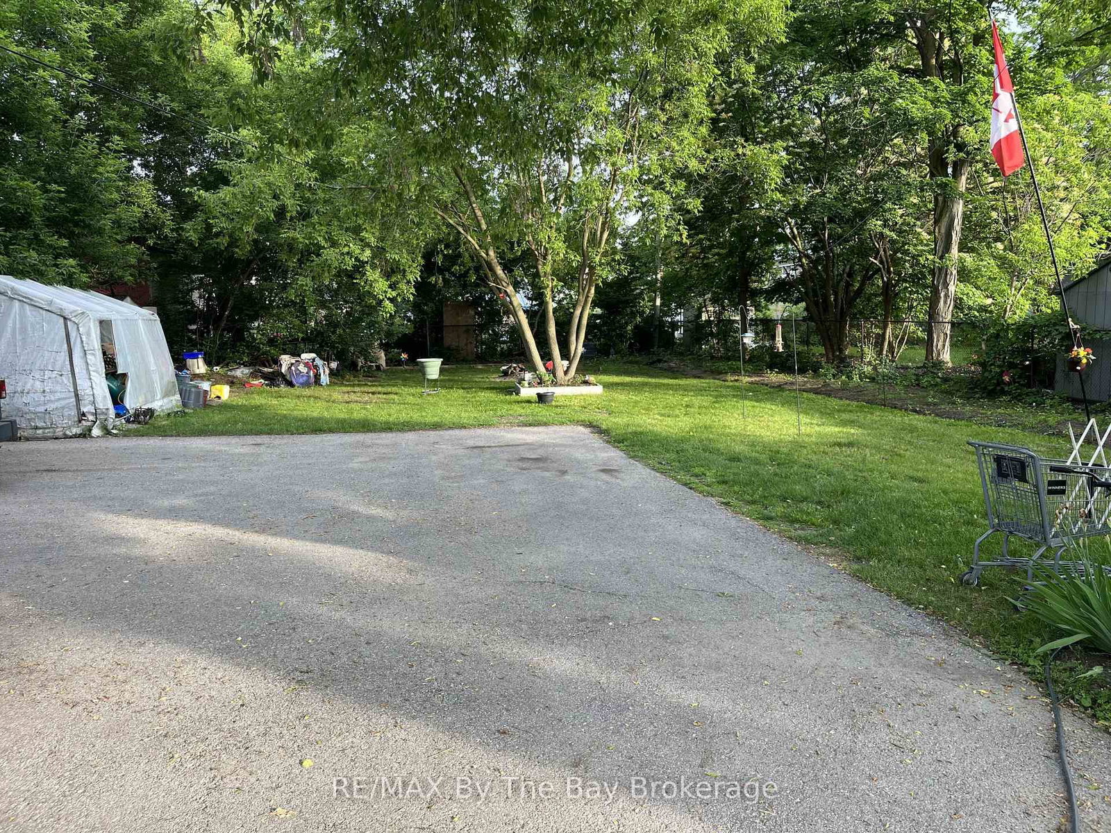 13 HENRY Street • Barrie, ON photo 5