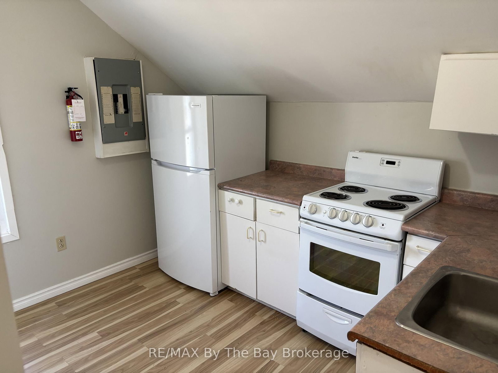13 HENRY Street • Barrie, ON photo 9