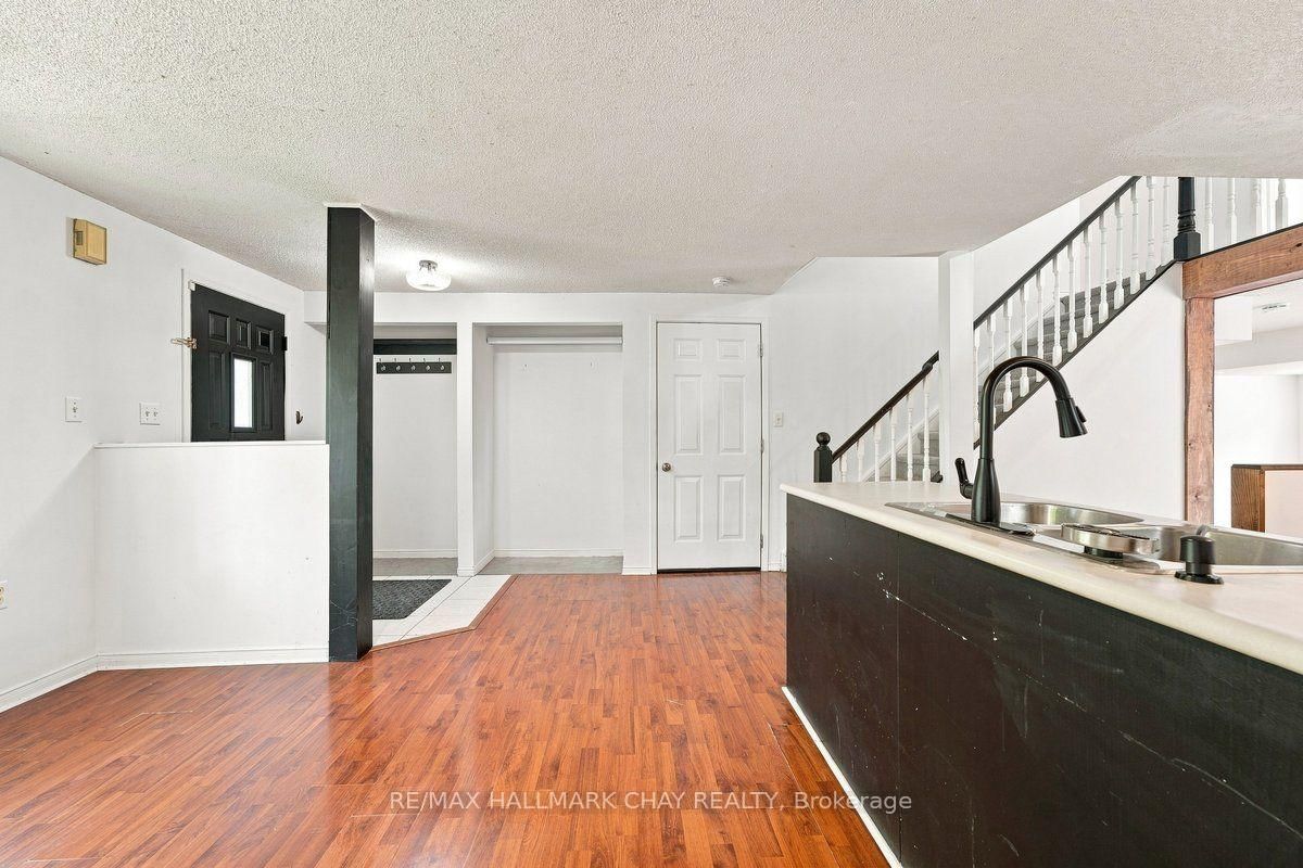 26 Whitehorn Crescent • Barrie, ON photo 5