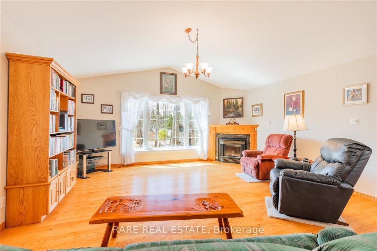 37 Boyd Crescent photo 3