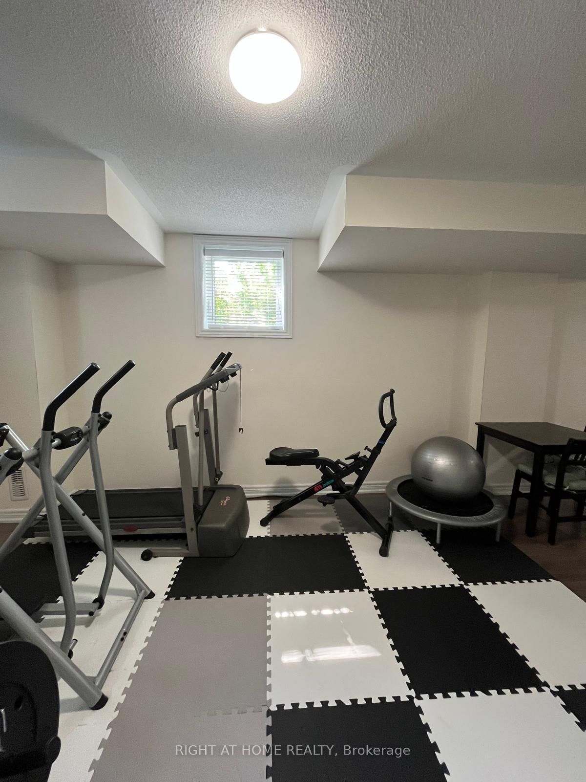 32 Middleton Drive • Wasaga Beach, ON photo 9