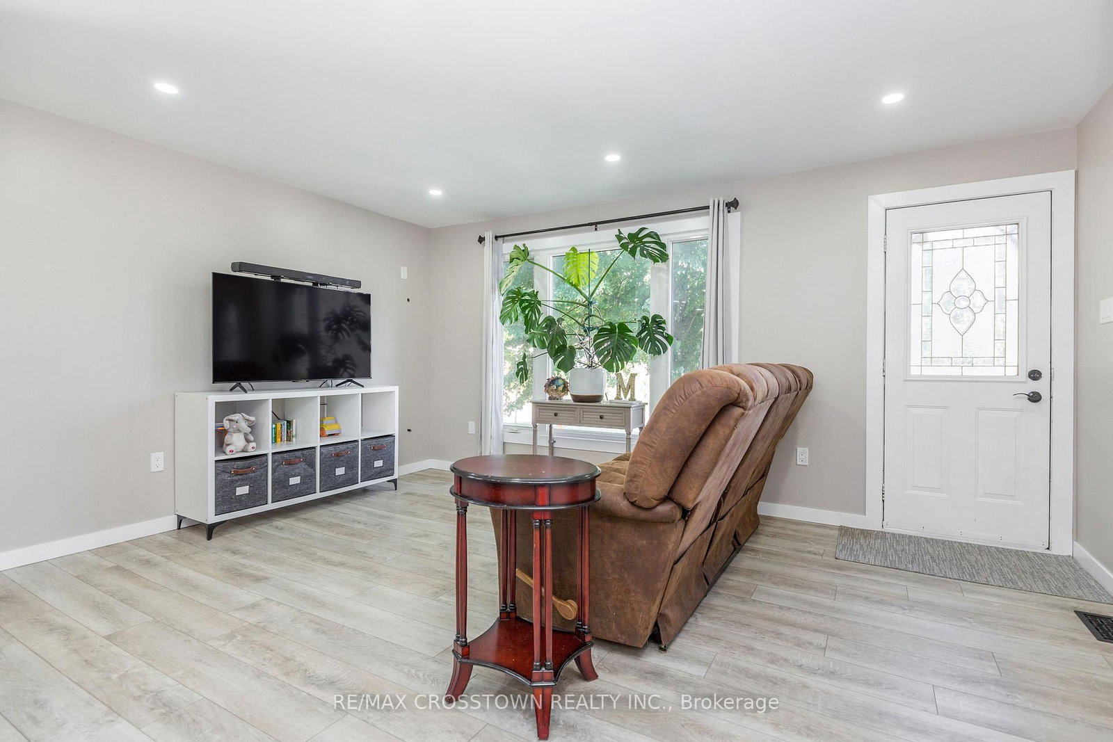 281 Elizabeth Street • Midland, ON photo 5