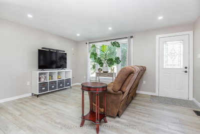 281 Elizabeth Street • Midland, ON photo 5