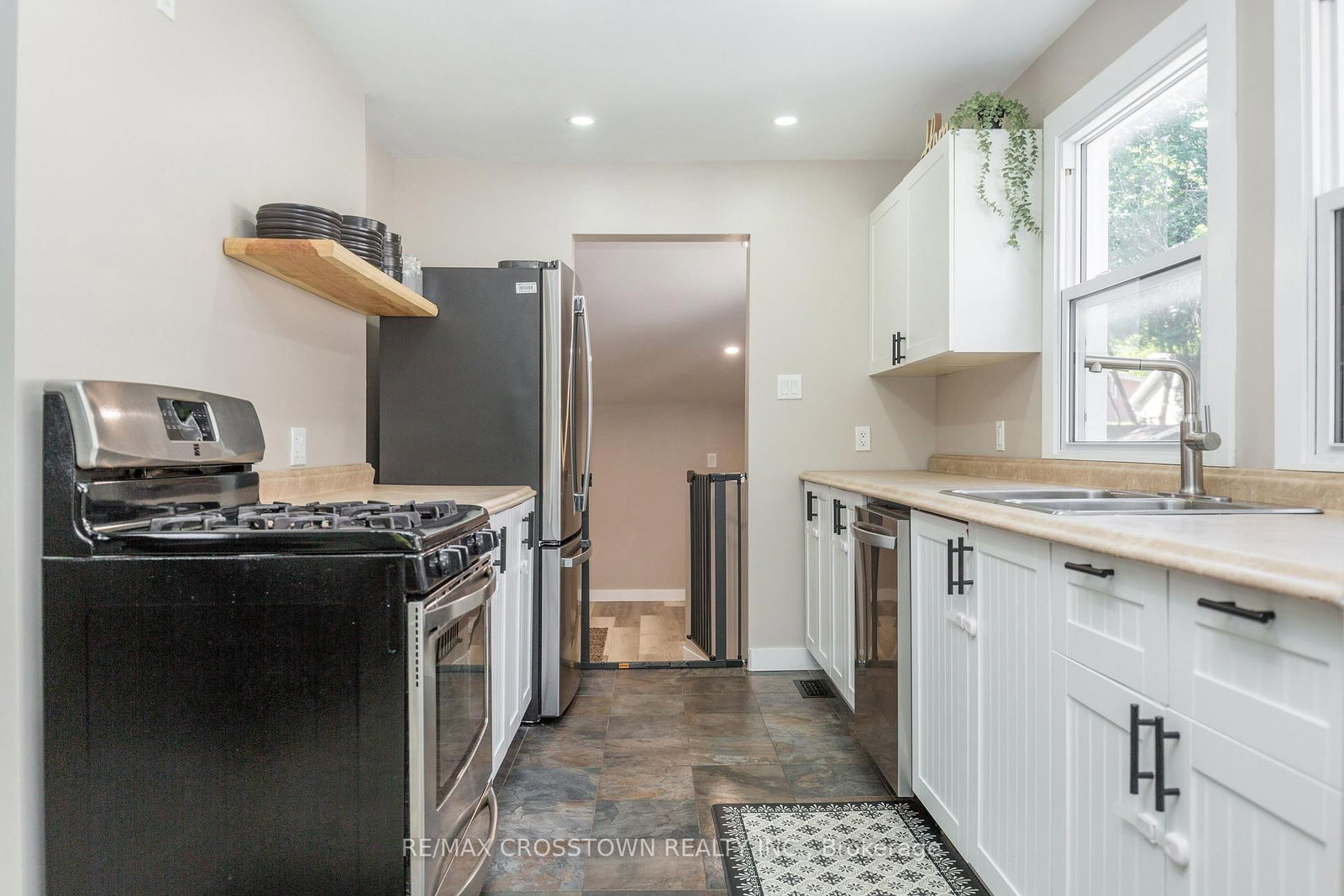 281 Elizabeth Street • Midland, ON photo 8