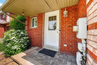 98 Cheltenham Road • Barrie, ON photo 4