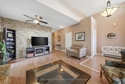 121 Prince William Way • Barrie, ON photo 5
