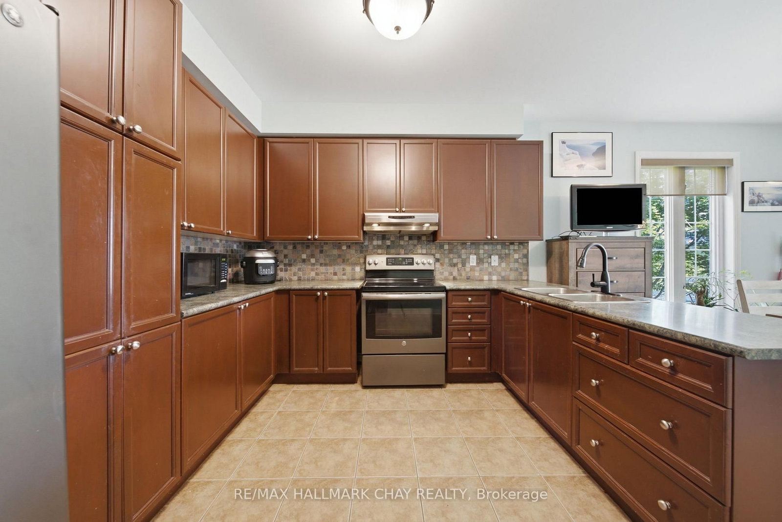 121 Prince William Way • Barrie, ON photo 9