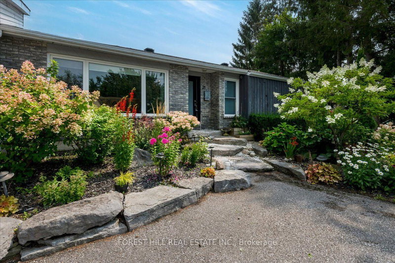 21 PINETREE Court
