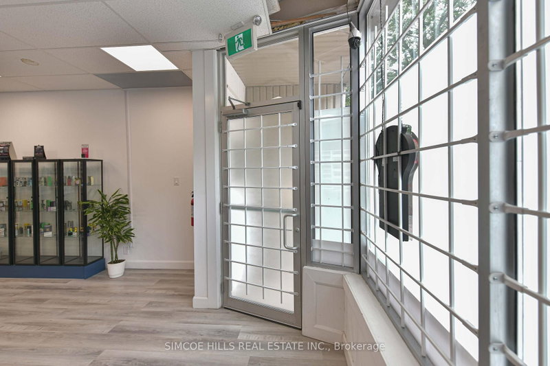 33 Mississaga St W photo 2