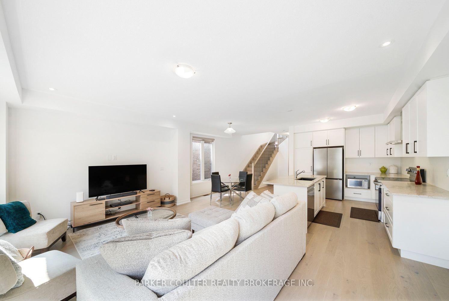 48 West Oak Trail • Barrie, ON photo 11