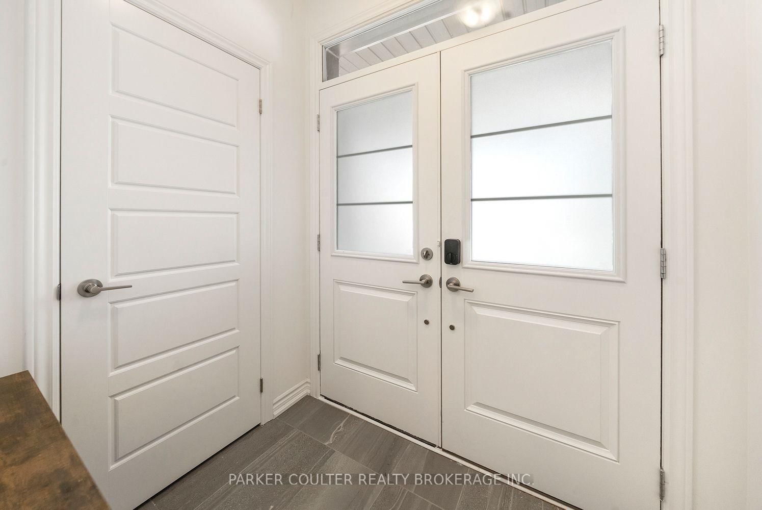 48 West Oak Trail • Barrie, ON photo 6