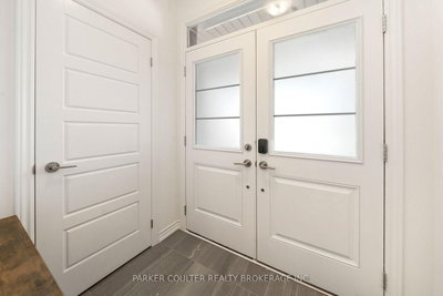 48 West Oak Trail • Barrie, ON photo 6