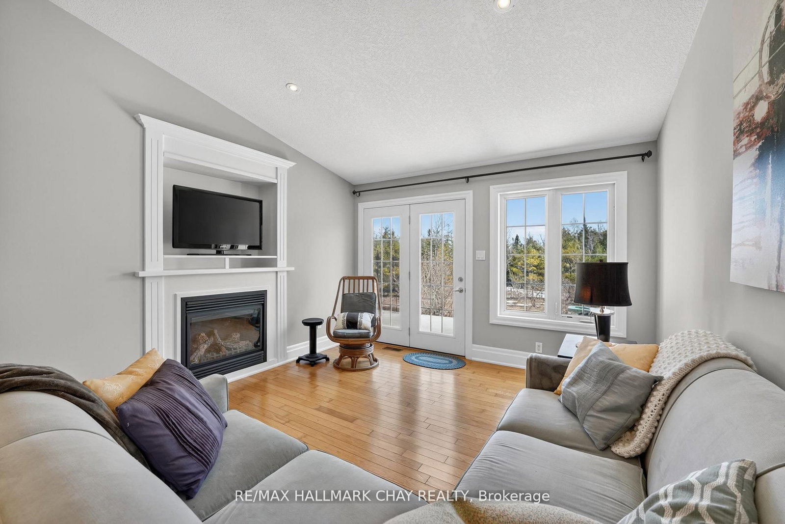 19 Greenway Drive • Wasaga Beach, ON photo 11