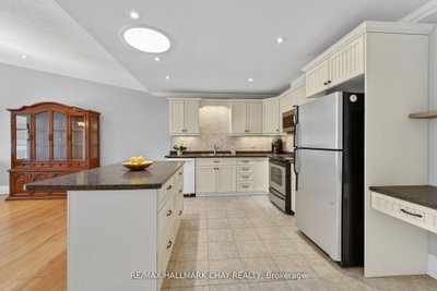 19 Greenway Drive • Wasaga Beach, ON photo 5