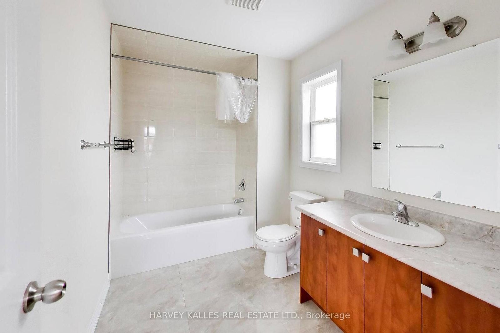 1 Leggott Avenue • #38 • Barrie, ON photo 26