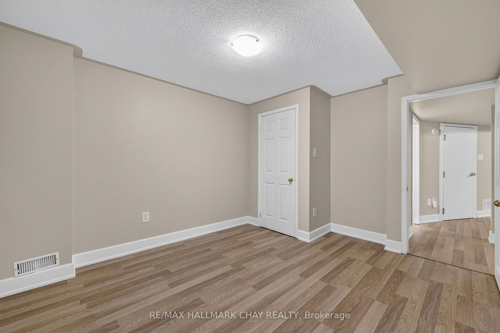 39 Hanmer Street E • Barrie, ON photo 18