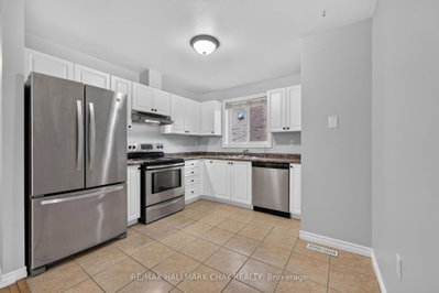 39 Hanmer Street E • Barrie, ON photo 3