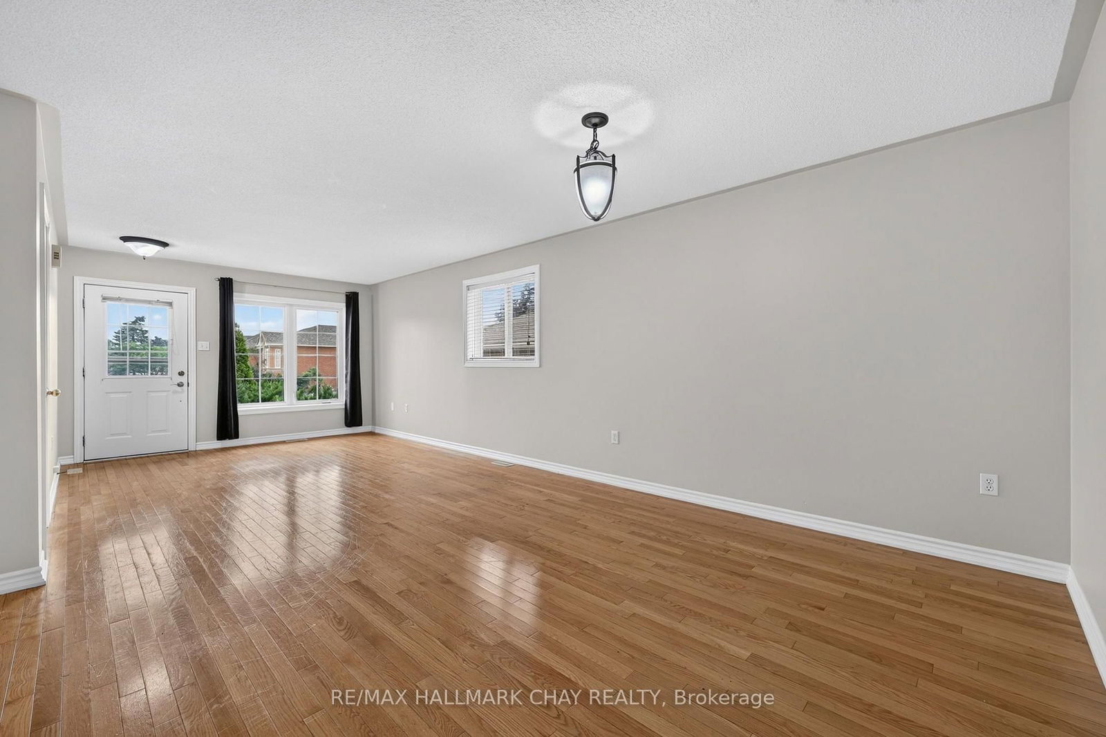 39 Hanmer Street E • Barrie, ON photo 5